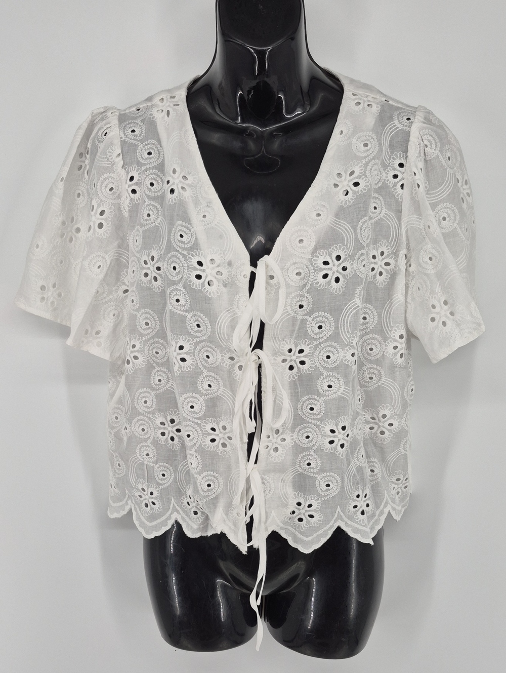 Trendy Queen NWT White Eyelet Lace Tie Front Blouse Women's Size S 100% Cotton